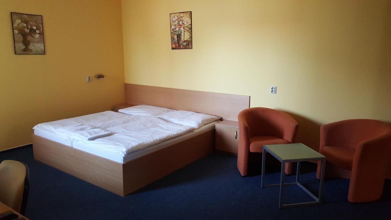 Bed and Breakfast Lehár panzió Komárno Exteriér fotografie